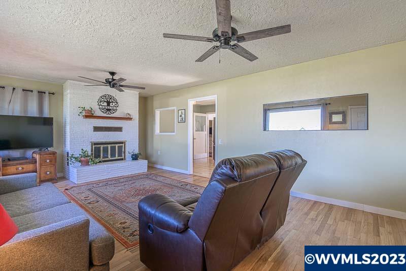 6188 Stayton Road Southeast Turner, OR 97392 - Photo 4 of 34