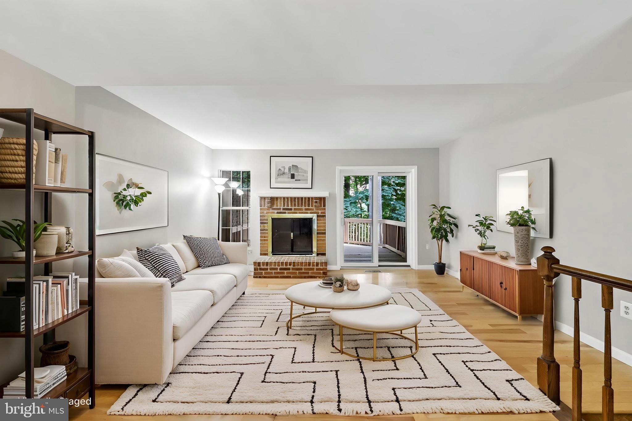 2062 Derby Ridge Lane, Unit 316 Silver Spring, MD 20910 - Photo 2 of 48 Living Room
