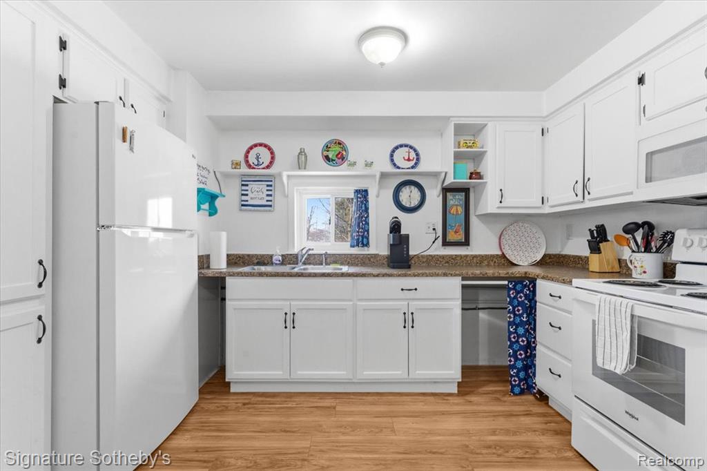 6997 Lakeshore Road Lexington, MI 48450 - Photo 10 of 55