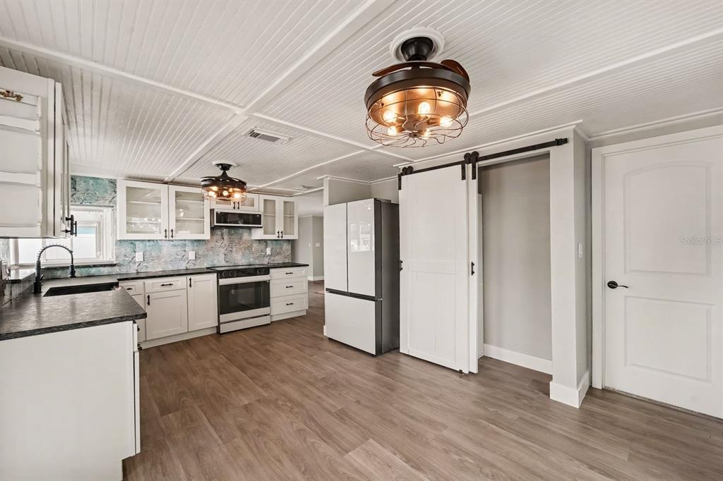 4865 Shell Stream Boulevard New Port Richey, FL 34652 - Photo 9 of 25 Gallery Image 9