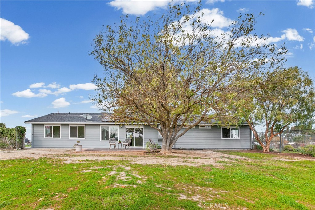 5658 Prancing Deer Road Paso Robles, CA 93446 - Photo 21 of 31 a front view of a house with a yard