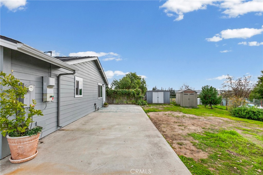 5658 Prancing Deer Road Paso Robles, CA 93446 - Photo 23 of 31 a view of a back yard of the house