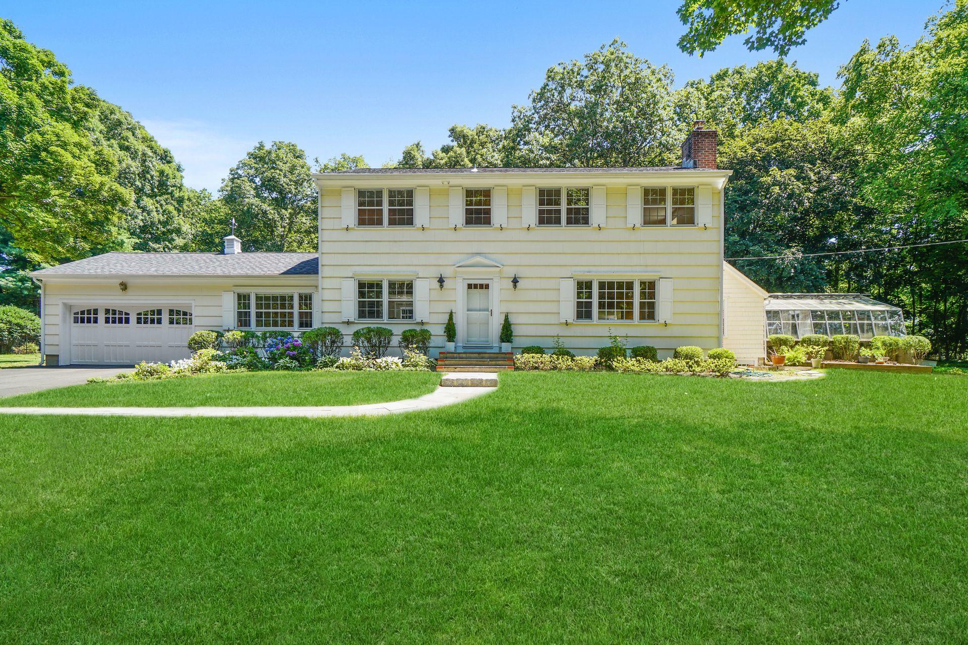 311 Briscoe Road New Canaan, CT 06840 - Photo 40 of 42 Front View