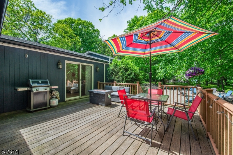 37 Green Road Sparta, NJ 07871 - Photo 10 of 49