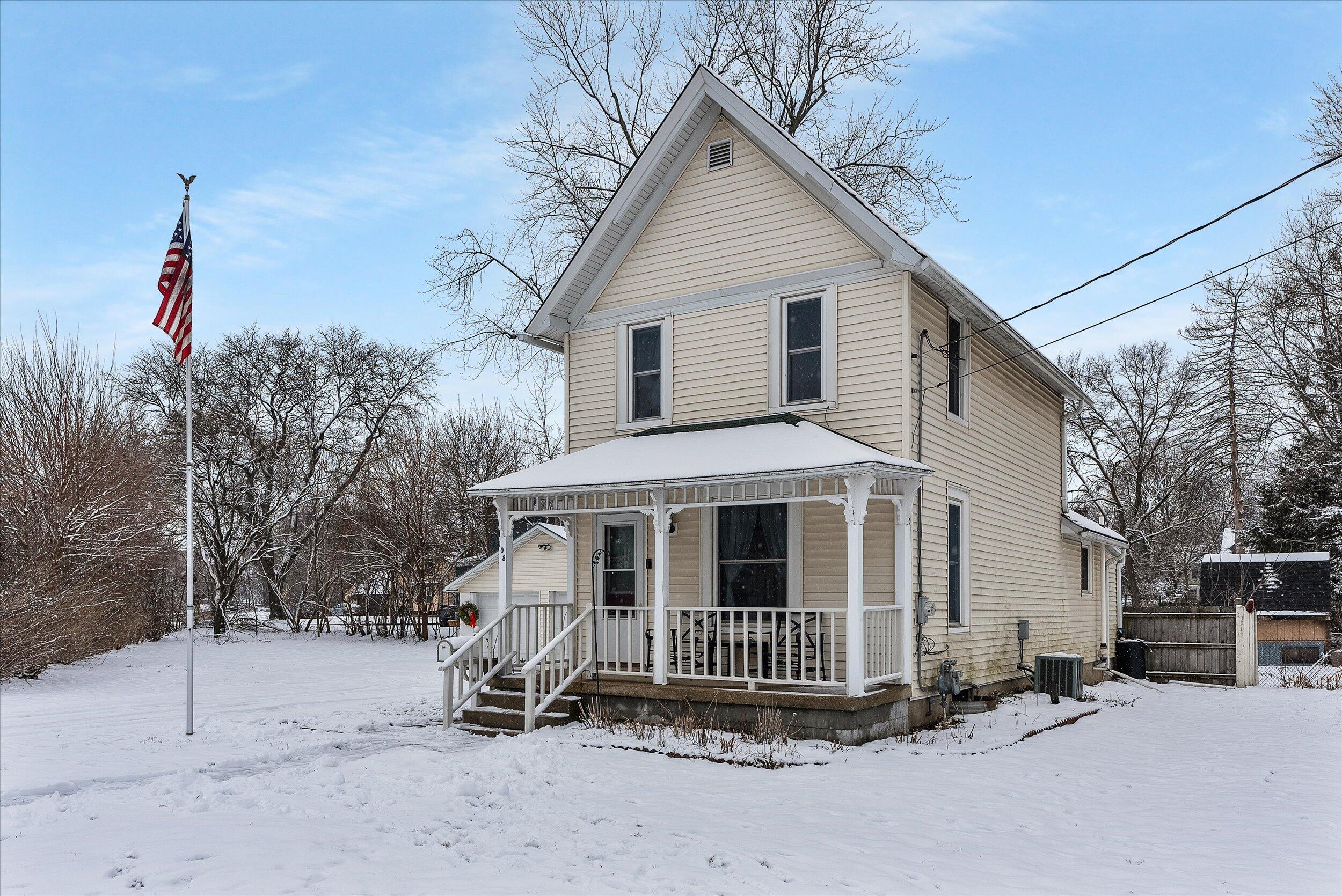 108 Maple Avenue Waukesha, WI 53186 - Photo 1 of 21