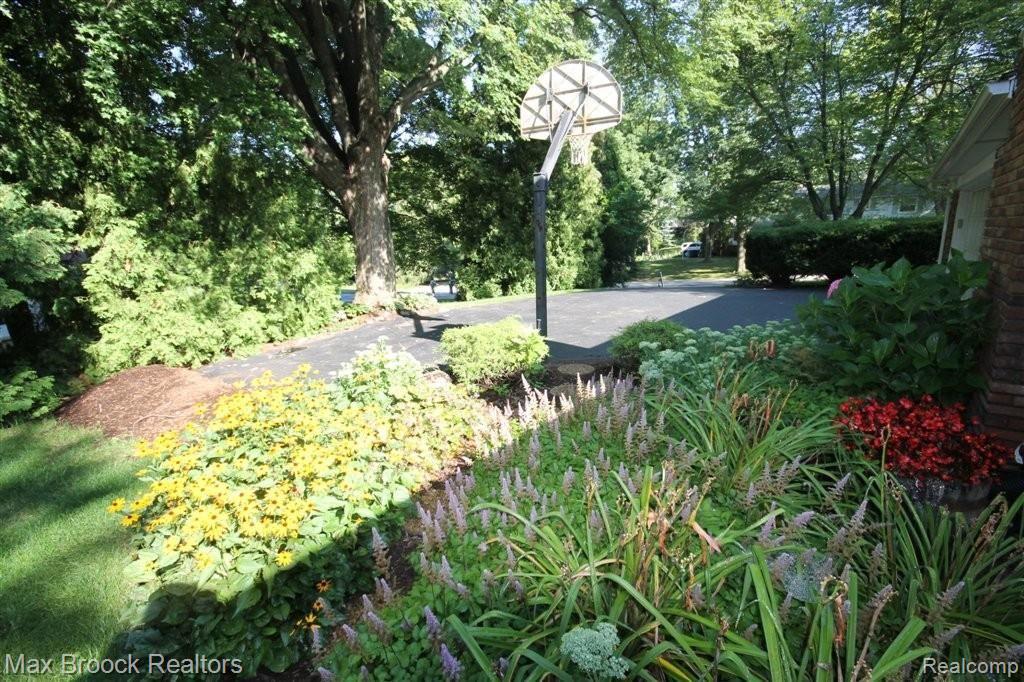 4176 Fieldbrook Road West Bloomfield, MI 48323 - Photo 30 of 31 IMG_2316.JPG