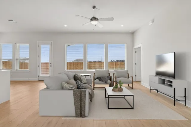 $377,850 | 272 Pine Bark Drive, Buda, TX 78610