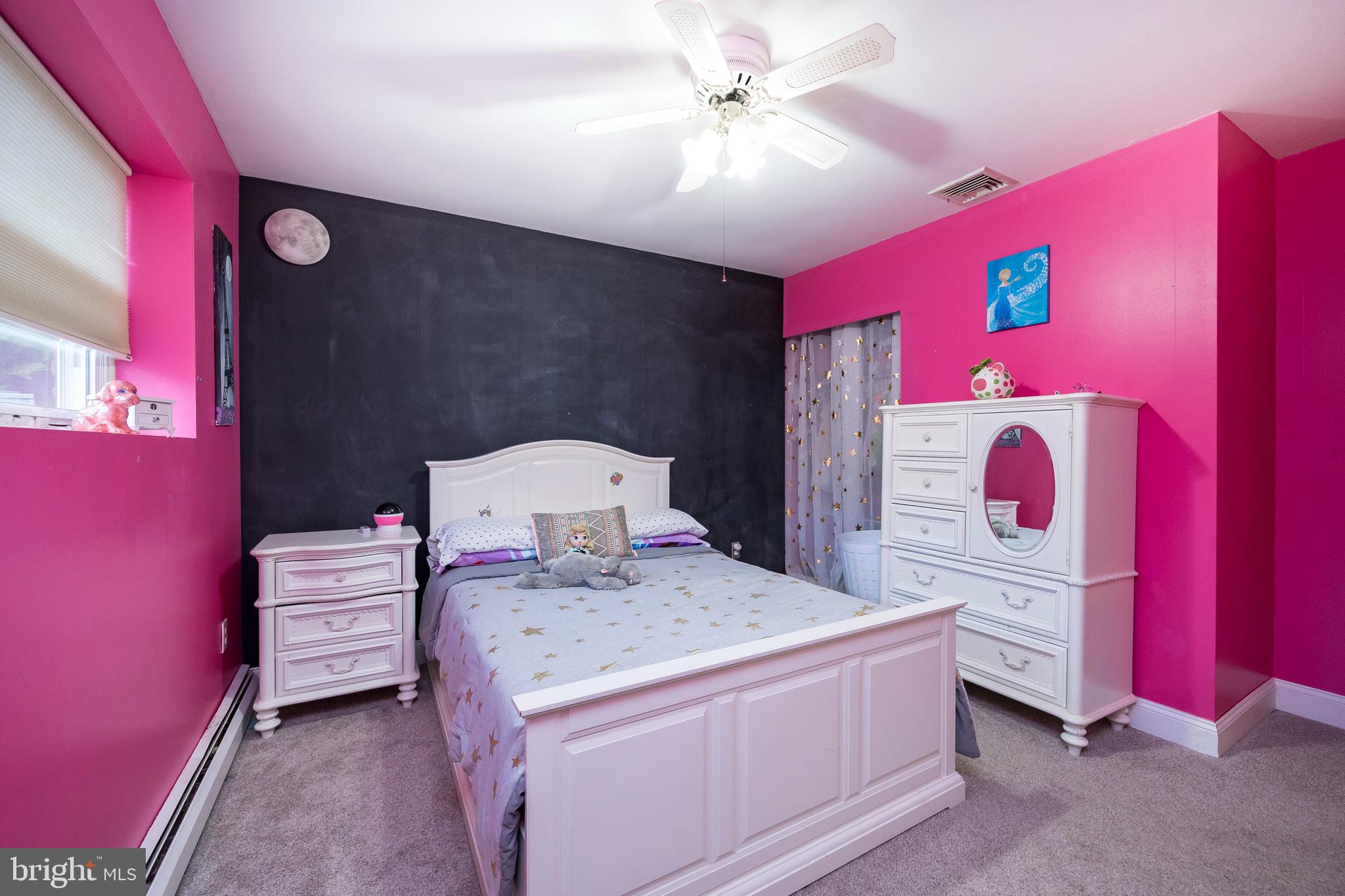 3208 Markle Road Norristown, PA 19403 - Photo 16 of 33 Chalkboard wall & ceiling fan