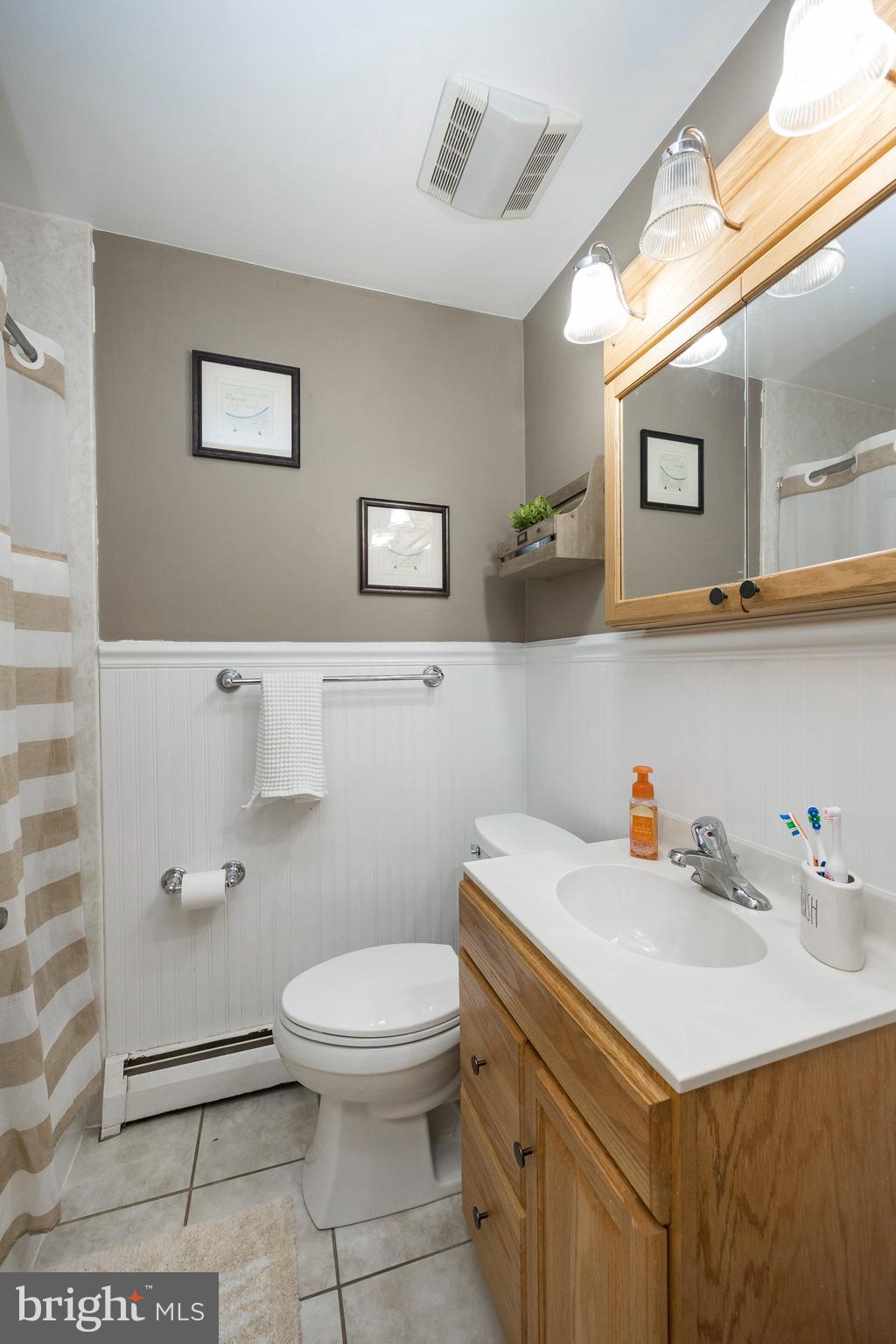 3208 Markle Road Norristown, PA 19403 - Photo 18 of 33 Hall bath