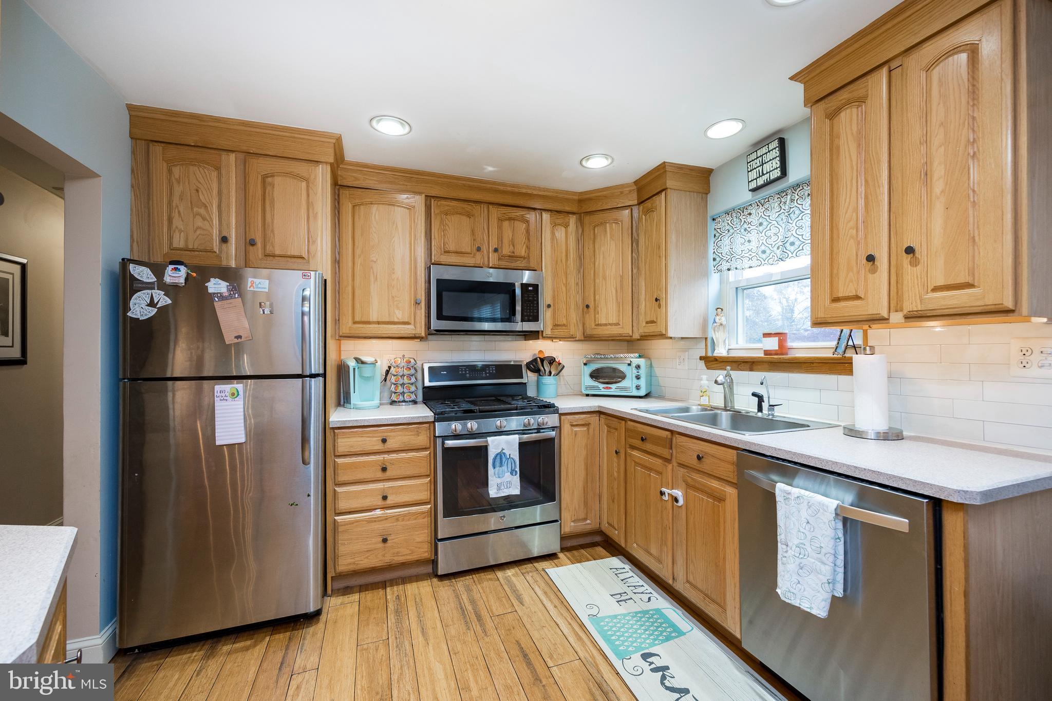 3208 Markle Road Norristown, PA 19403 - Photo 10 of 33 Stainless appliances