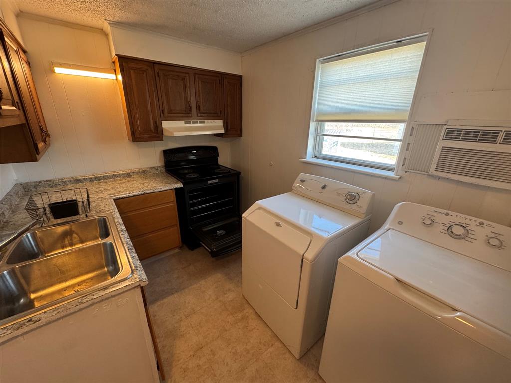 739 Iberis Road South, Unit 2 Abilene, TX 79606 - Photo 4 of 6 a kitchen with a stove and a microwave