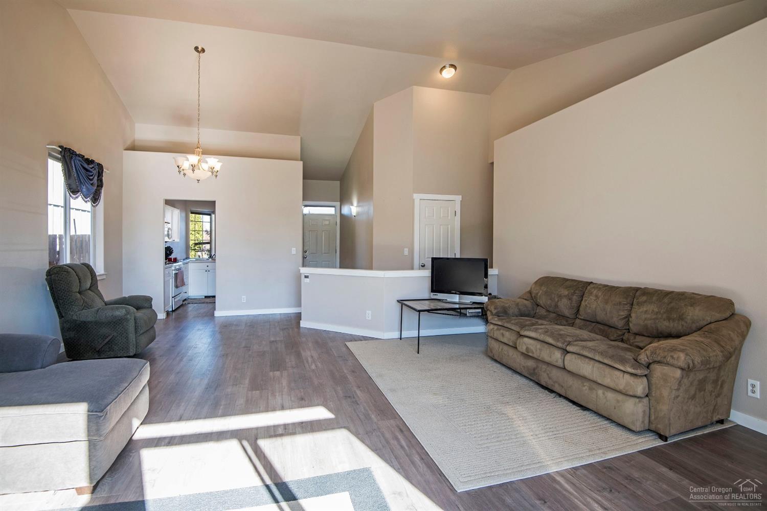20551 Rolen Avenue Bend, OR 97702 - Photo 4 of 19 Additional Photo