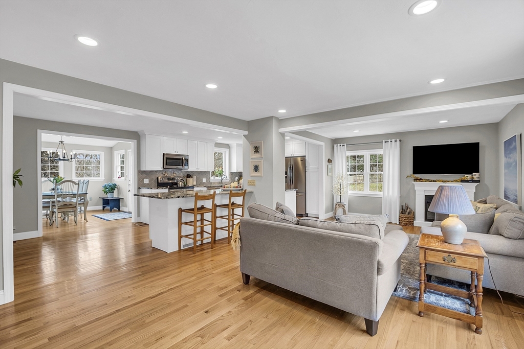 13 Longfellow Road Northborough, MA 01532 - Photo 6 of 40 Gallery Image 6