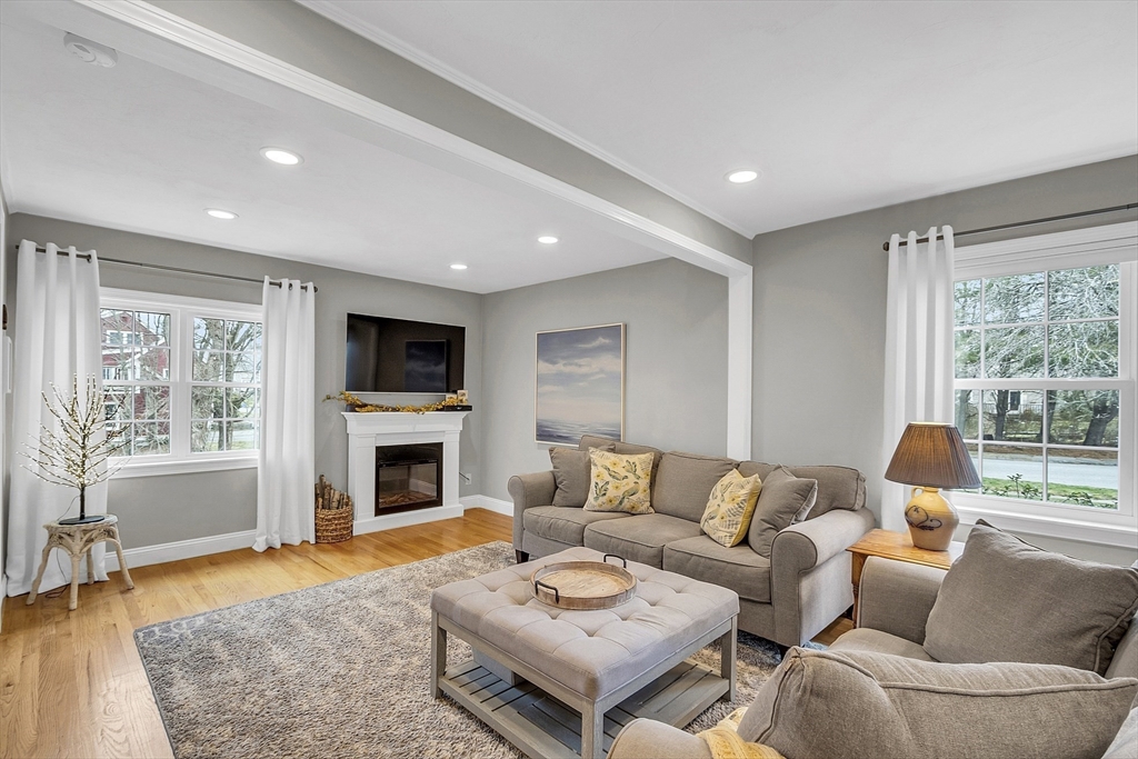 13 Longfellow Road Northborough, MA 01532 - Photo 7 of 40 Gallery Image 7