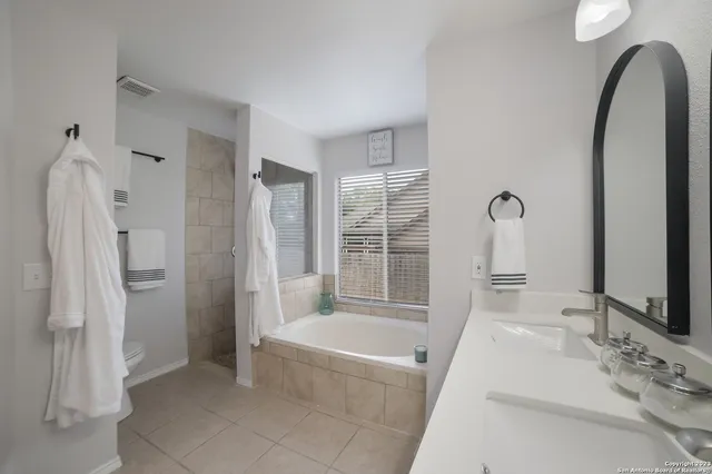 $2,000 | 14718 Hillside View, San Antonio, TX 78233