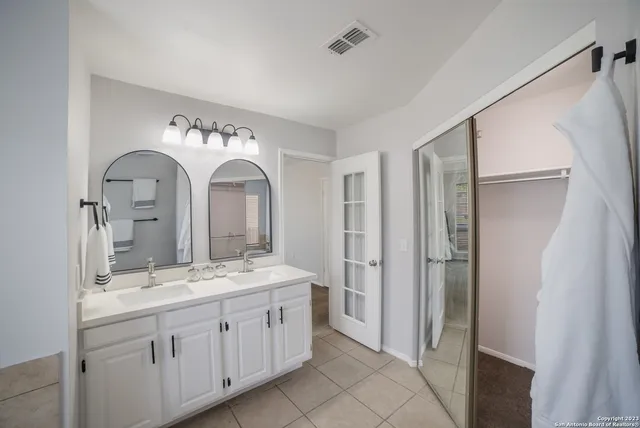 $2,000 | 14718 Hillside View, San Antonio, TX 78233