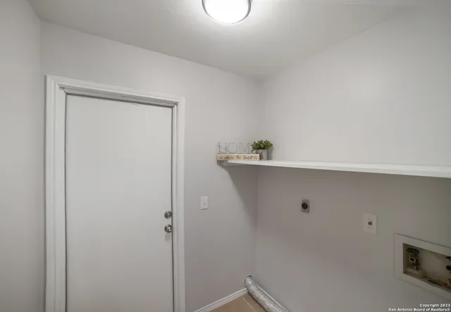 $2,000 | 14718 Hillside View, San Antonio, TX 78233