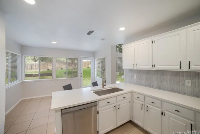 $2,000 | 14718 Hillside View, San Antonio, TX 78233