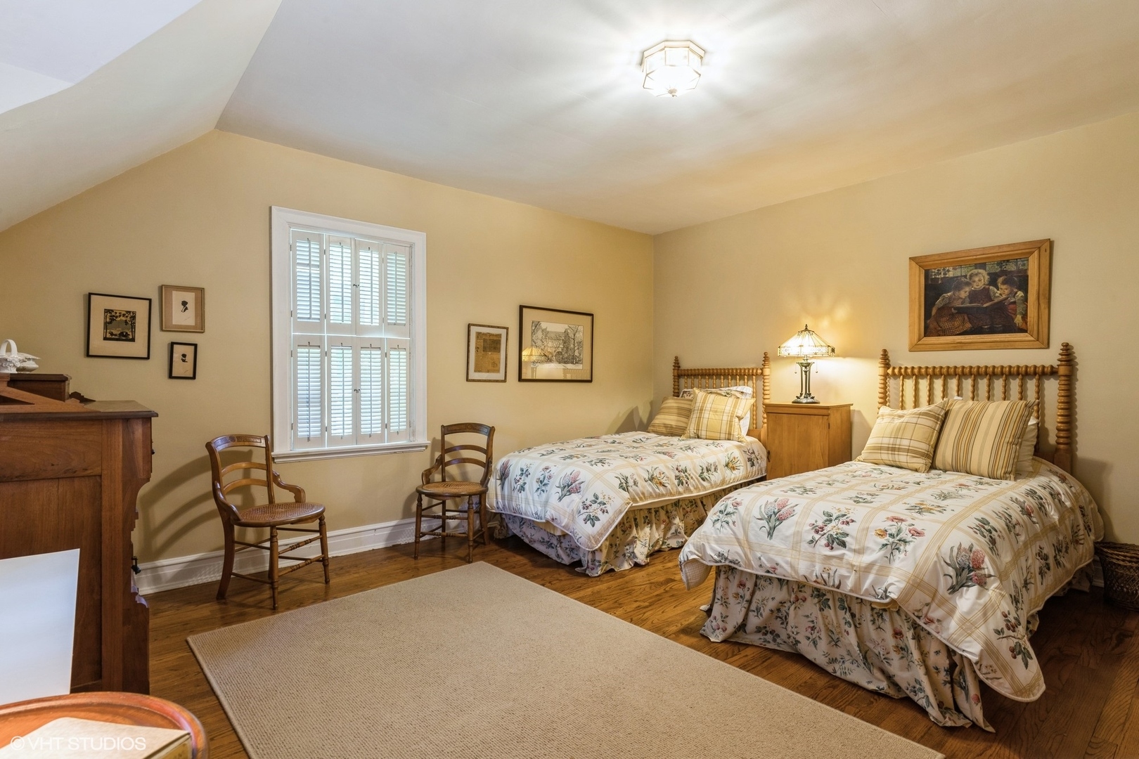 753 York Road Glenview, IL 60025 - Photo 11 of 17 a bedroom with two beds and a table with chair