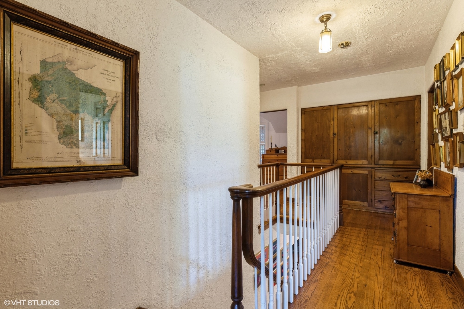 753 York Road Glenview, IL 60025 - Photo 7 of 17 a view of a hallway with wooden floor and furniture