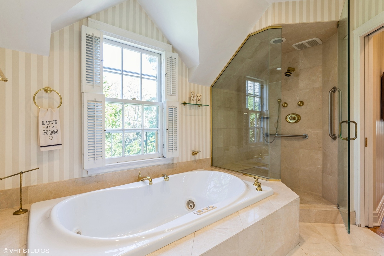 753 York Road Glenview, IL 60025 - Photo 10 of 17 a bathroom with a tub a sink and a shower