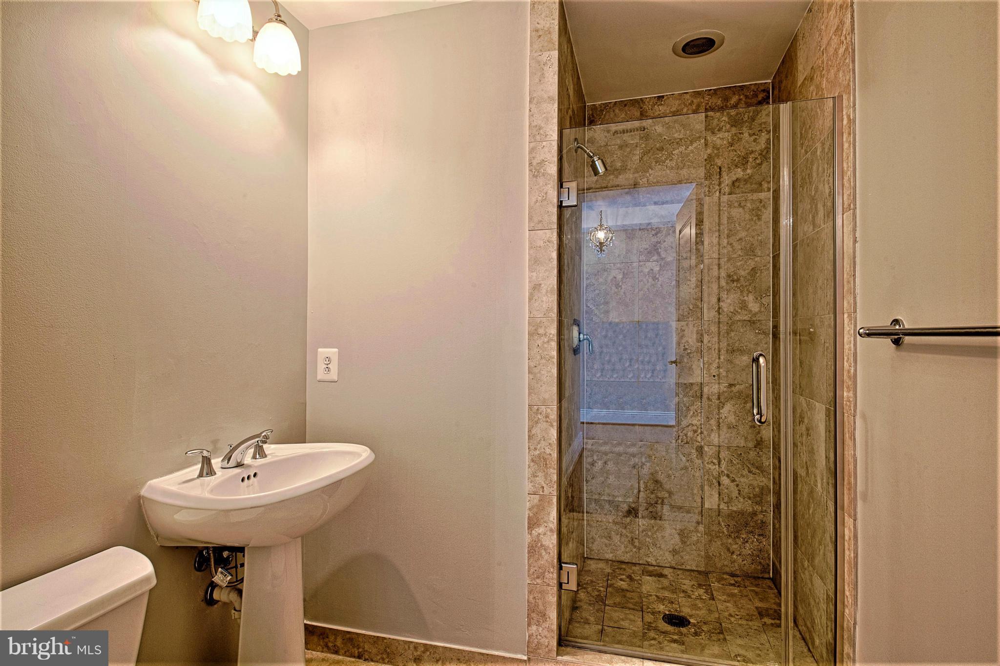 11990 Market Street, Unit 1913 Reston, VA 20190 - Photo 8 of 30 3rd Full Bathroom