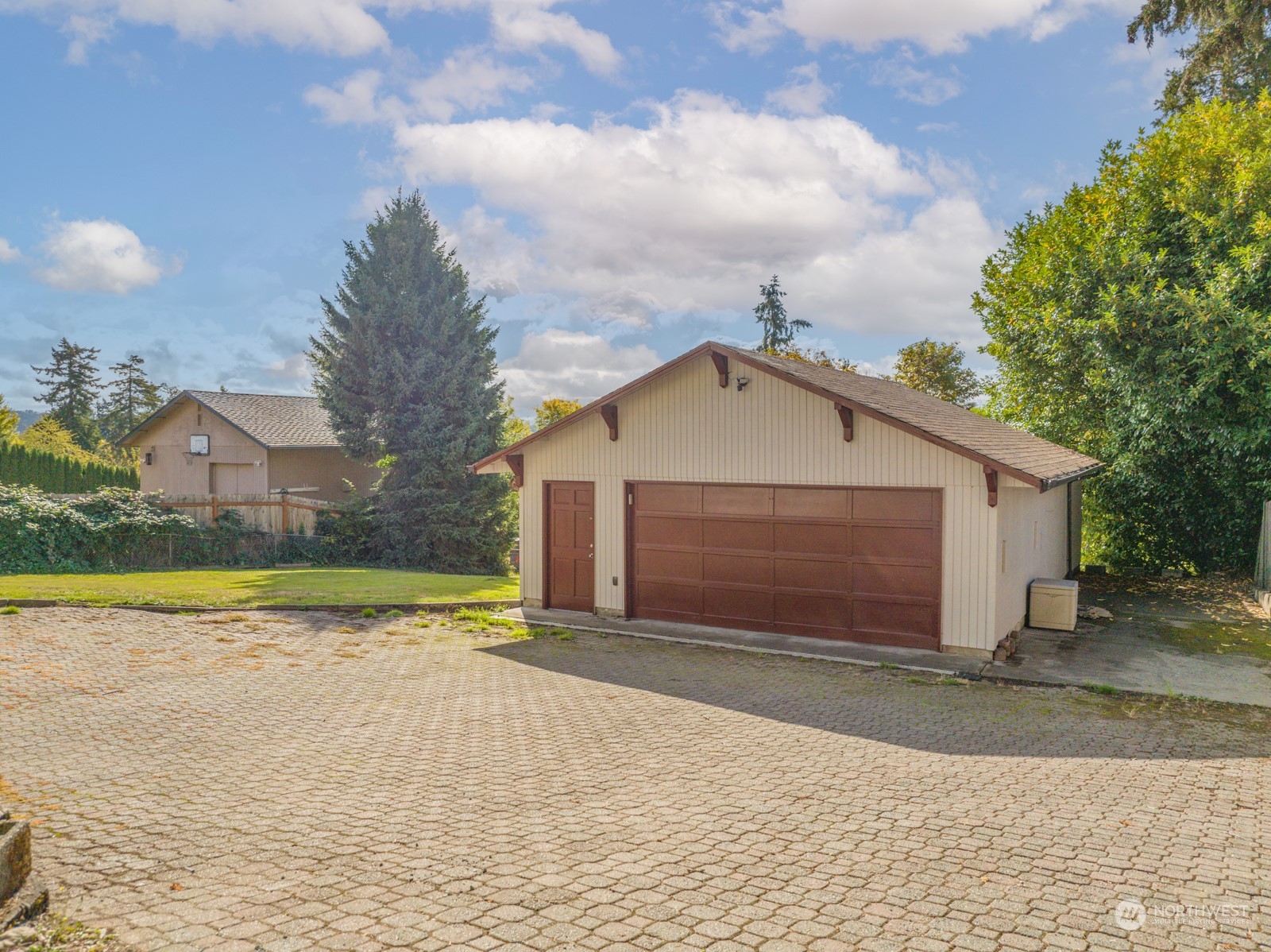 909 Southwest Langston Road Renton, WA 98057 - Photo 23 of 36