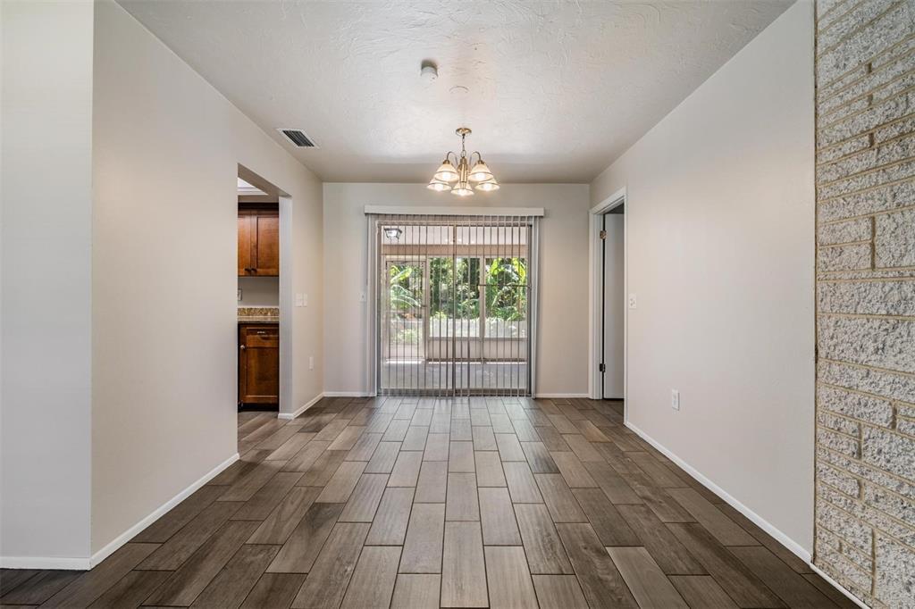 1124 Danny Drive Sarasota, FL 34243 - Photo 9 of 45