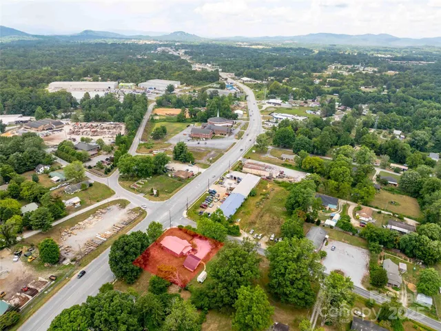 $400,000 | 103 East King Street, East Flat Rock, NC 28726