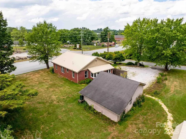 $400,000 | 103 East King Street, East Flat Rock, NC 28726