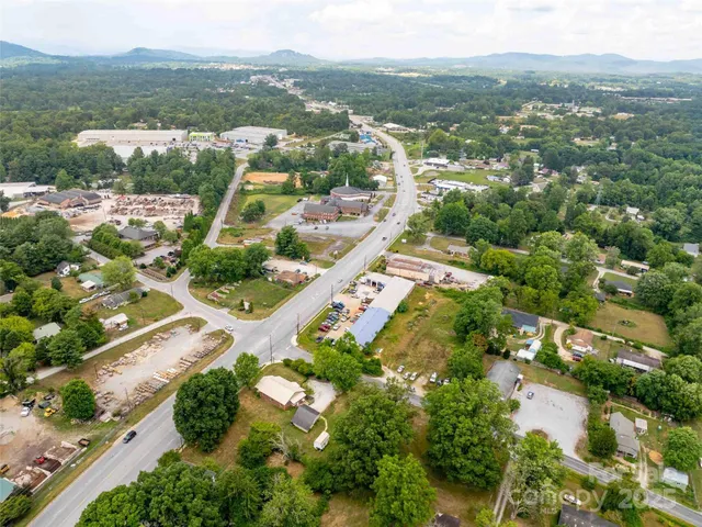 $400,000 | 103 East King Street, East Flat Rock, NC 28726