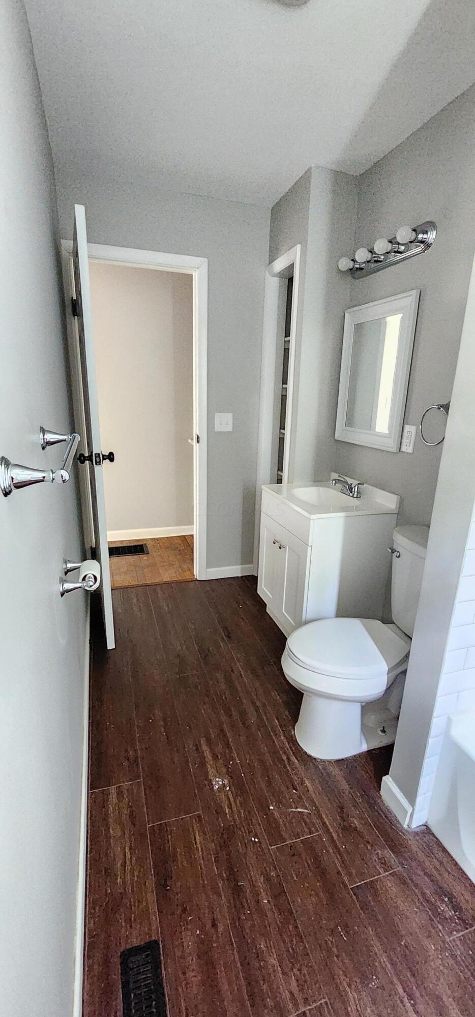 3322 Norwalk Road Columbus, OH 43207 - Photo 25 of 33 Bathroom