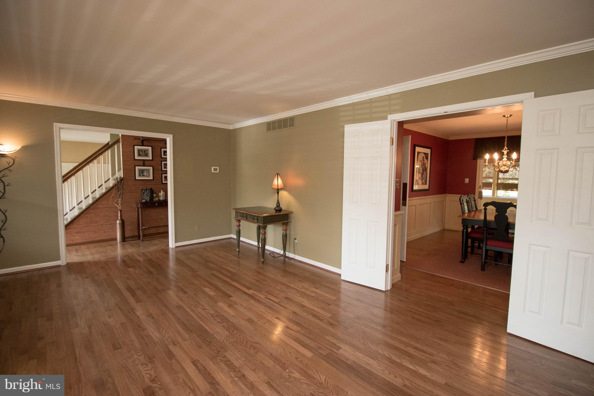 9420 Oak White Road Baltimore, MD 21236 - Photo 8 of 30 Living Room