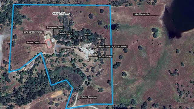 a view of a backyard of the house