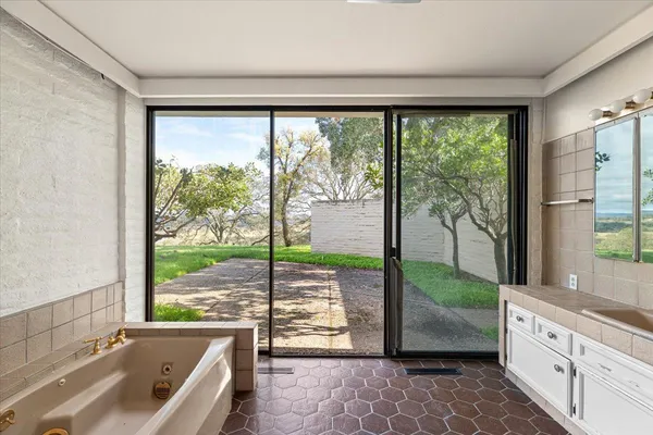 $1,499,000 | 10497 Crystal Drive, Wallace, CA 95254