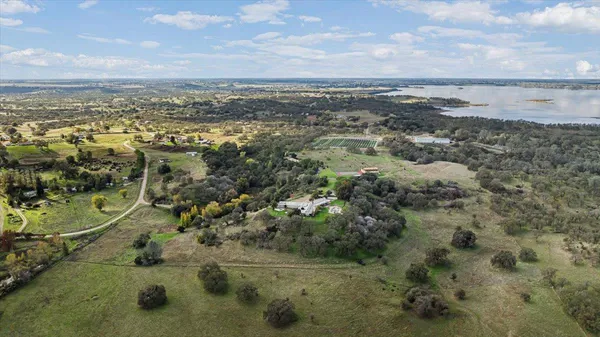 $1,499,000 | 10497 Crystal Drive, Wallace, CA 95254