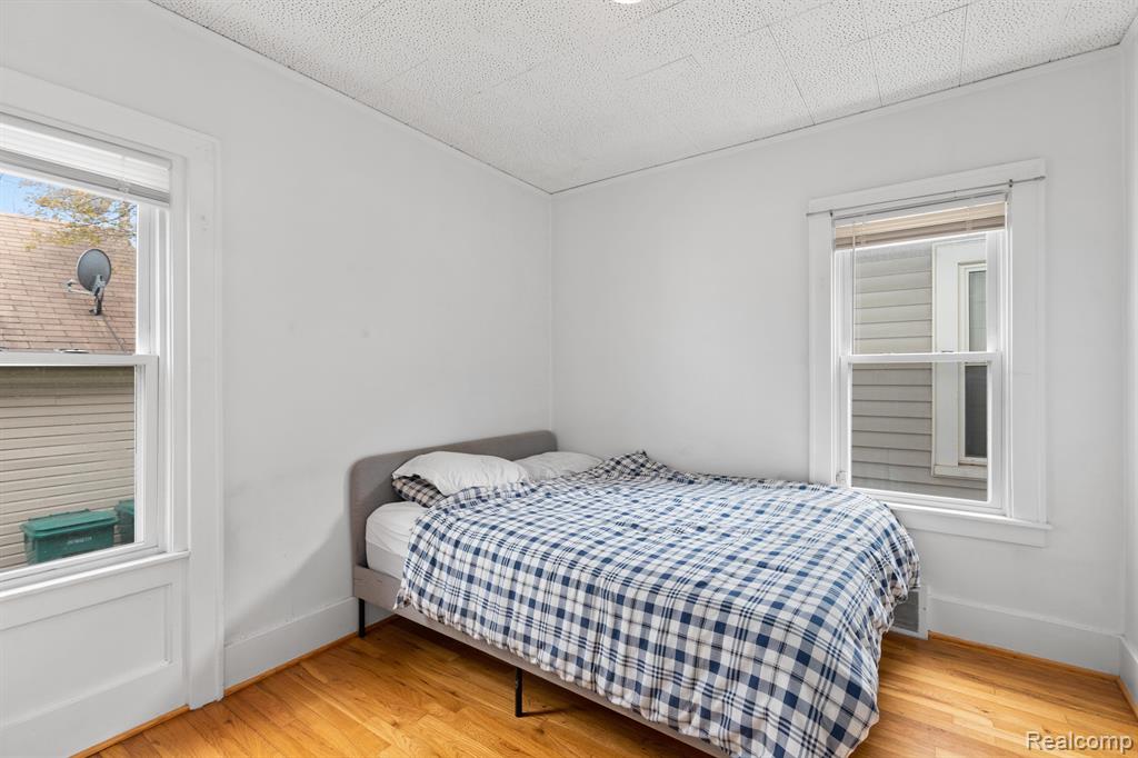 1347 Wayburn Street Grosse Pointe, MI 48230 - Photo 13 of 32