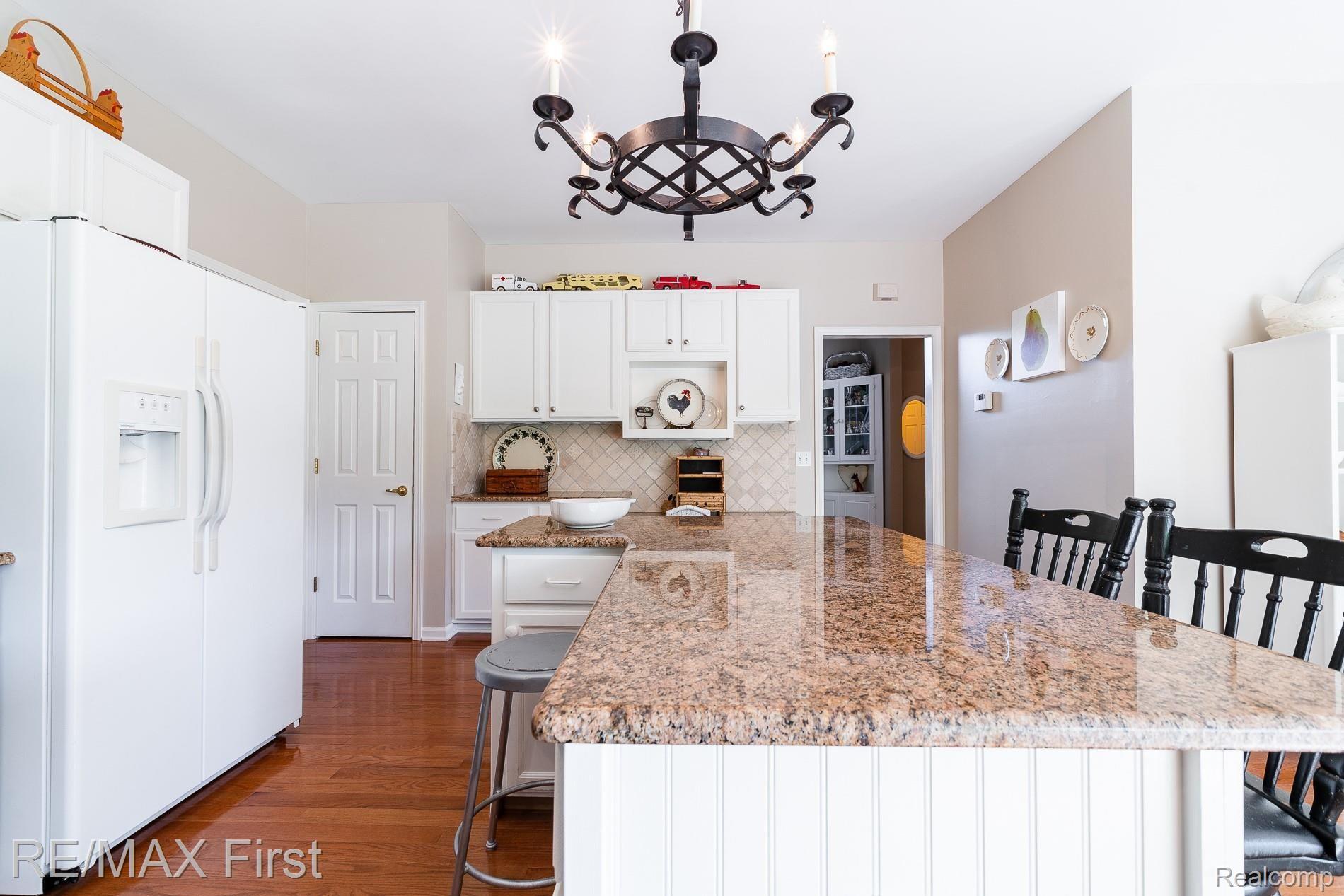 1676 Snowy Owl Court Rochester, MI 48307 - Photo 12 of 28 11b.JPG