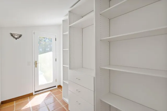 a view of a house with backyard and a tree