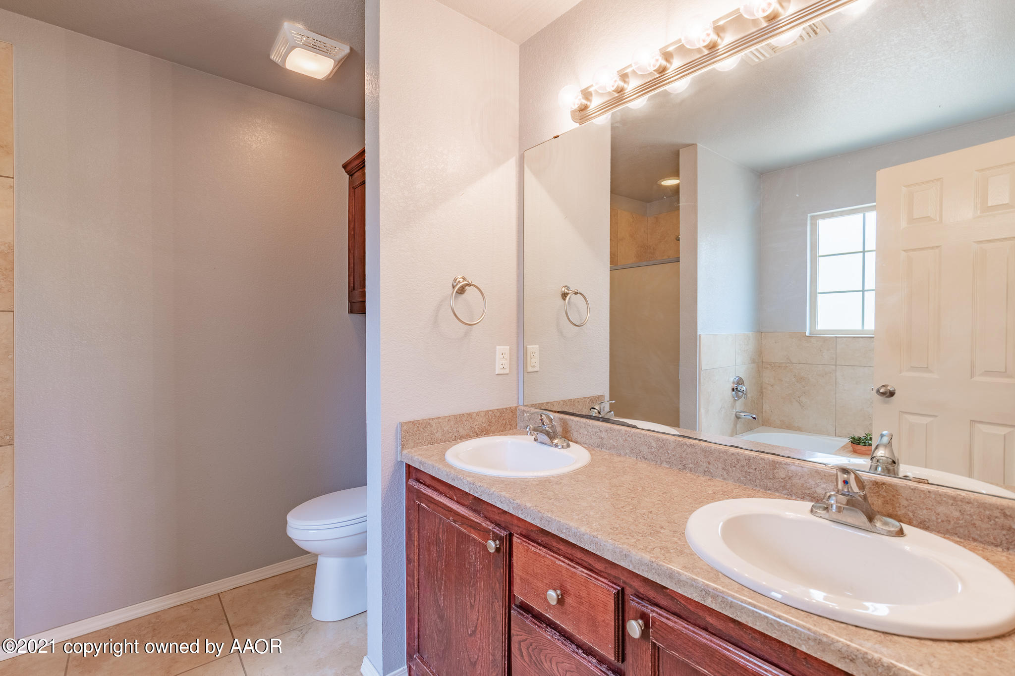 4411 South Williams Street Amarillo, TX 79118 - Photo 24 of 28 master bathroom 1