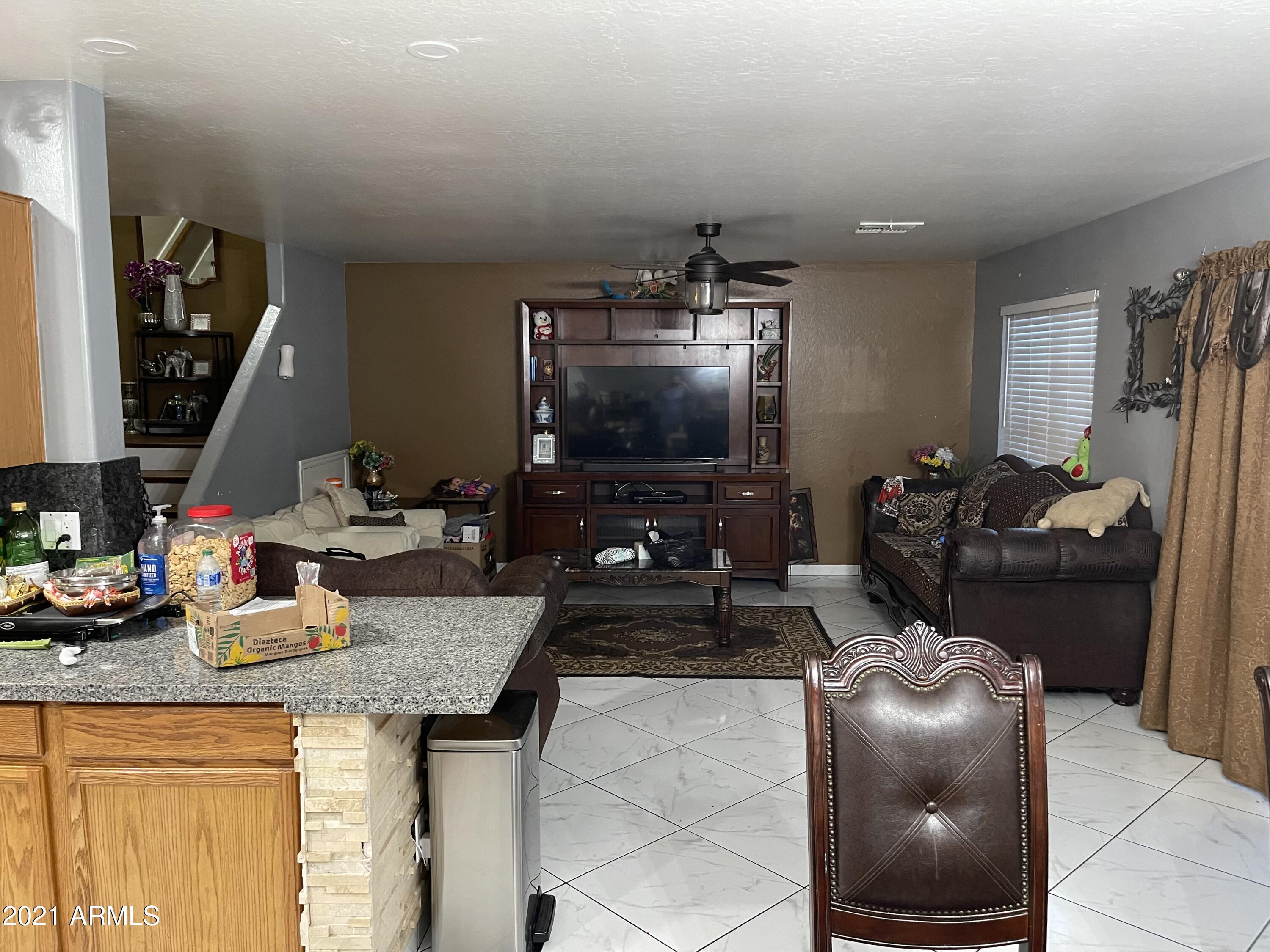 3310 West Fraktur Road Phoenix, AZ 85041 - Photo 4 of 17 4
