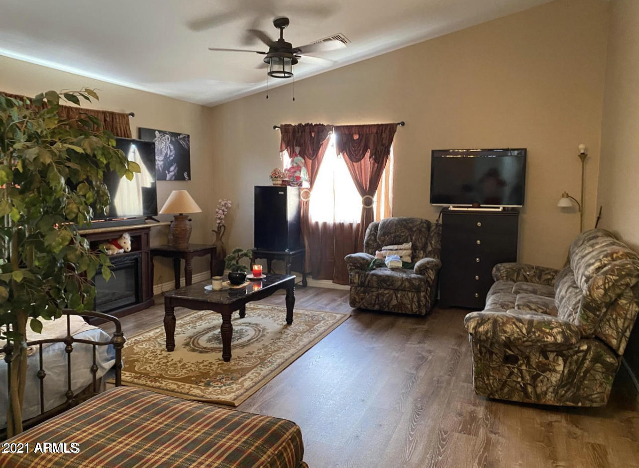 3310 West Fraktur Road Phoenix, AZ 85041 - Photo 10 of 17 10