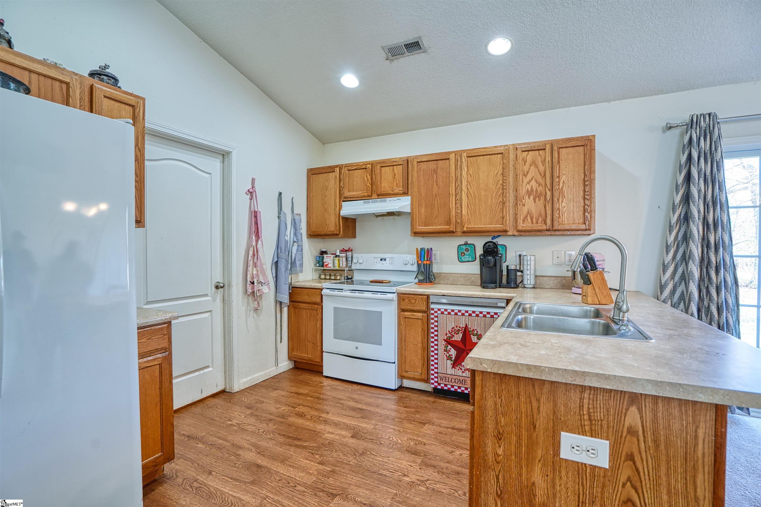 103 Anchor Road Greenville, SC 29617 - Photo 4 of 21 Gallery Image 4