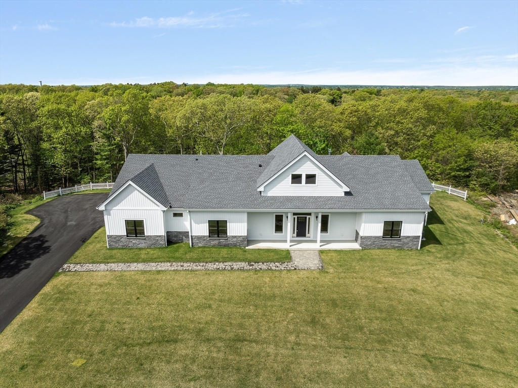 68 Richard Circle Seekonk, MA 02771 - Photo 5 of 40 a house with a garden