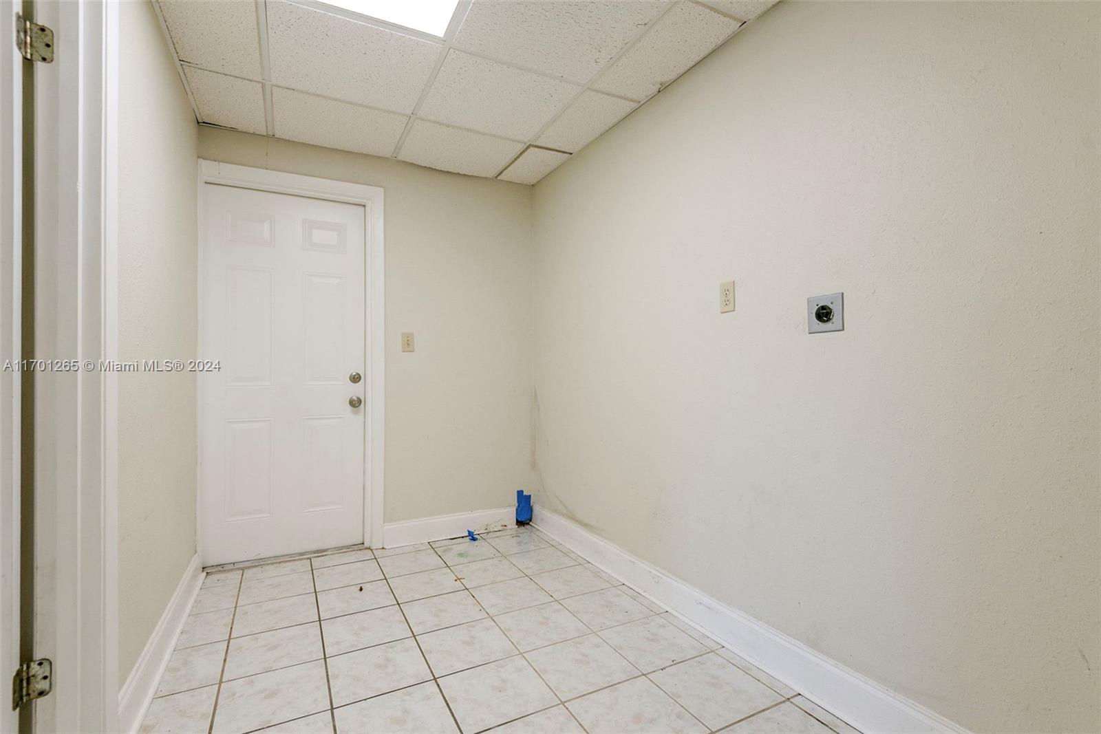 14281 Southwest 285th Street Homestead, FL 33033 - Photo 23 of 27 a view of a room