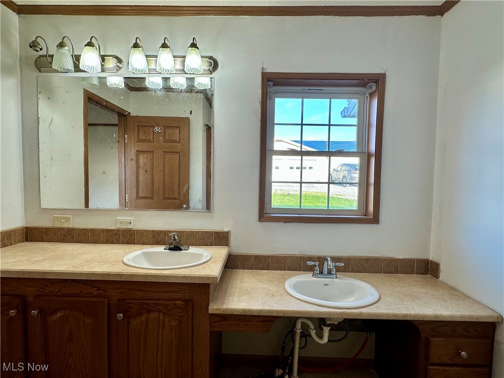 164 Anderson Road Fleming, OH 45729 - Photo 20 of 31 Dual vanity in primary bathroom