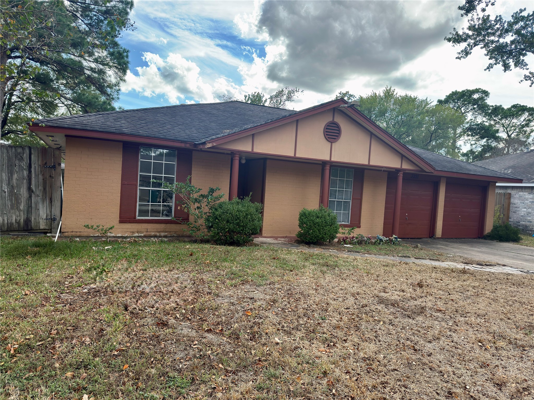 3211 Hartfield Lane Spring, TX 77388 - Photo 3 of 23 a house with a outdoor space