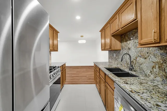 $2,500 | 8936 North Parkside Avenue, Unit 402, Des Plaines, IL 60016