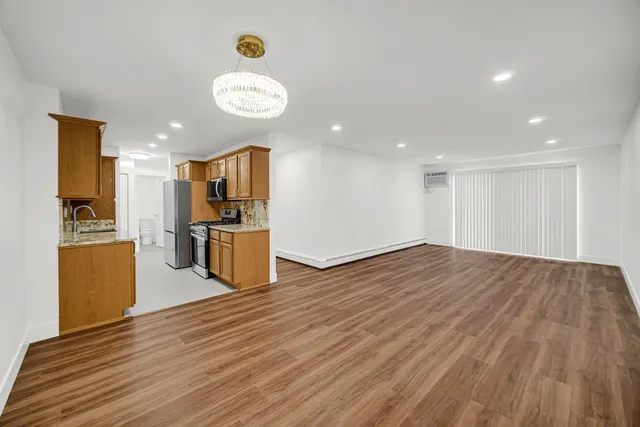 $2,500 | 8936 North Parkside Avenue, Unit 402, Des Plaines, IL 60016