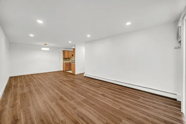 $2,500 | 8936 North Parkside Avenue, Unit 402, Des Plaines, IL 60016